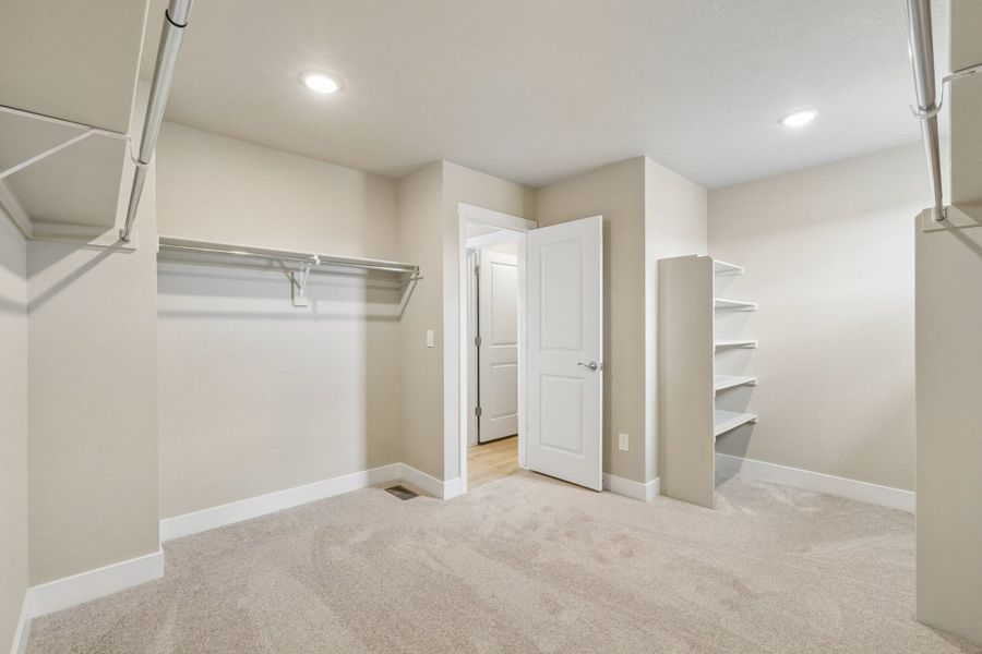Spacious, unfurnished interior of a new home in The Trails at Aspen Ridge, Colorado Springs (Image 43).
