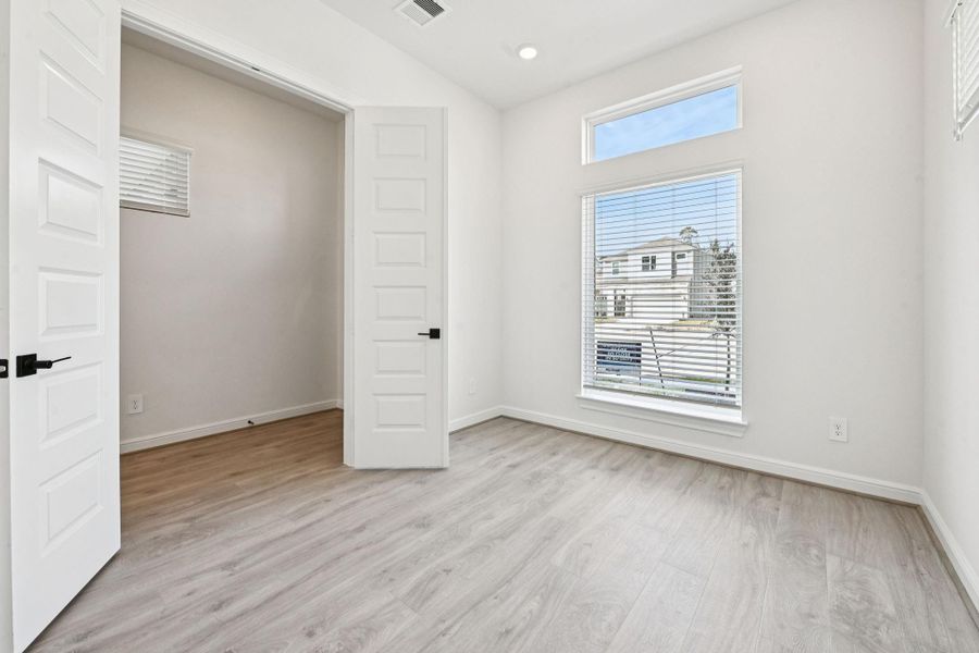 Spacious, unfurnished interior of a new home in Pinewood Trails - Luxe Series, Atascocita (Image 34). Spacious, unfurnished interior of a new home in Pinewood Trails - Luxe Series, Atascocita (Image 34).