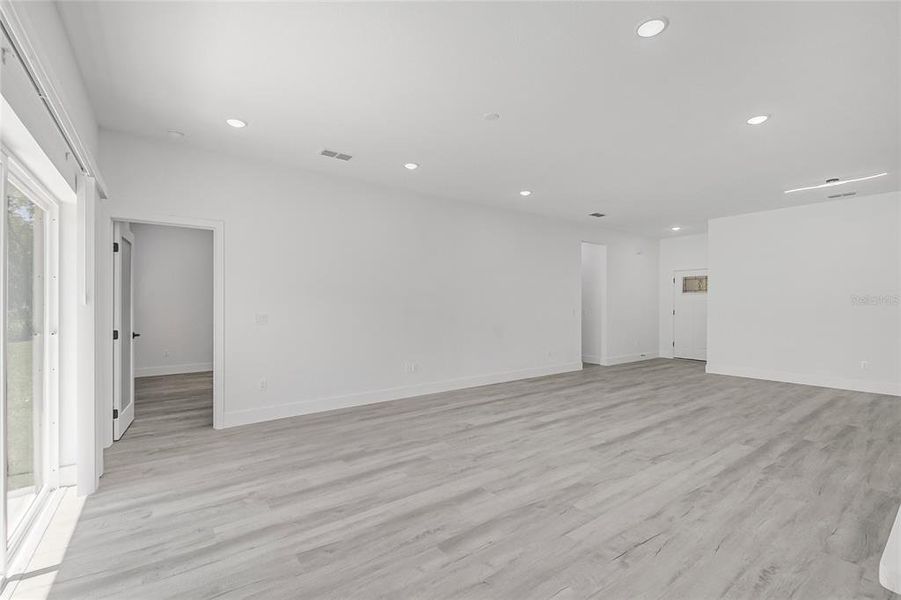 Spacious, unfurnished interior of a new home in , St. Cloud (Image 39).