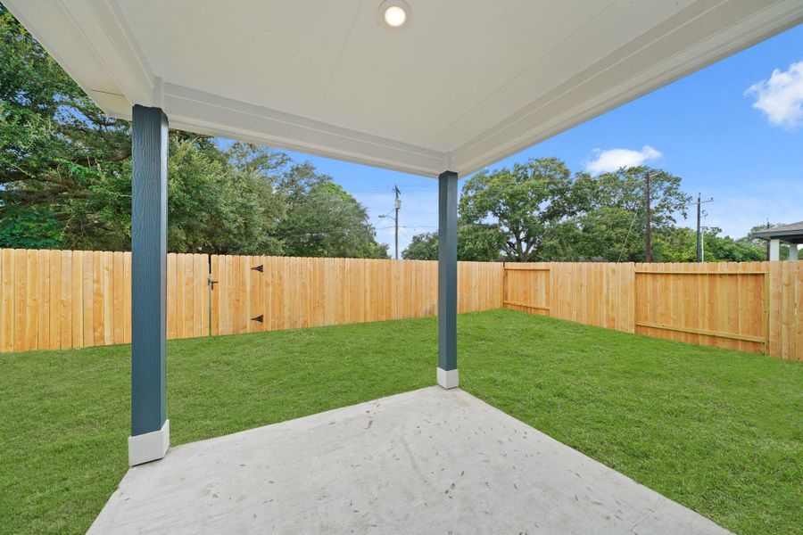 Exterior details and patio area of a home in Russell Ranch, Bay City (Image 2).