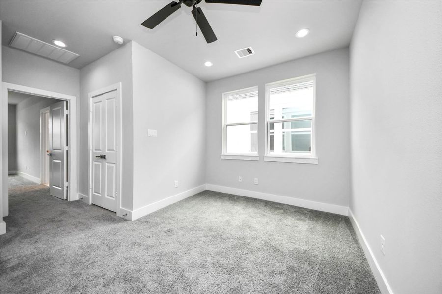 Spacious, unfurnished interior of a new home in , Houston (Image 34).