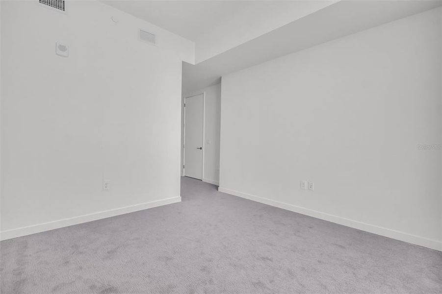 Spacious, unfurnished interior of a new home in , St. Petersburg (Image 62).