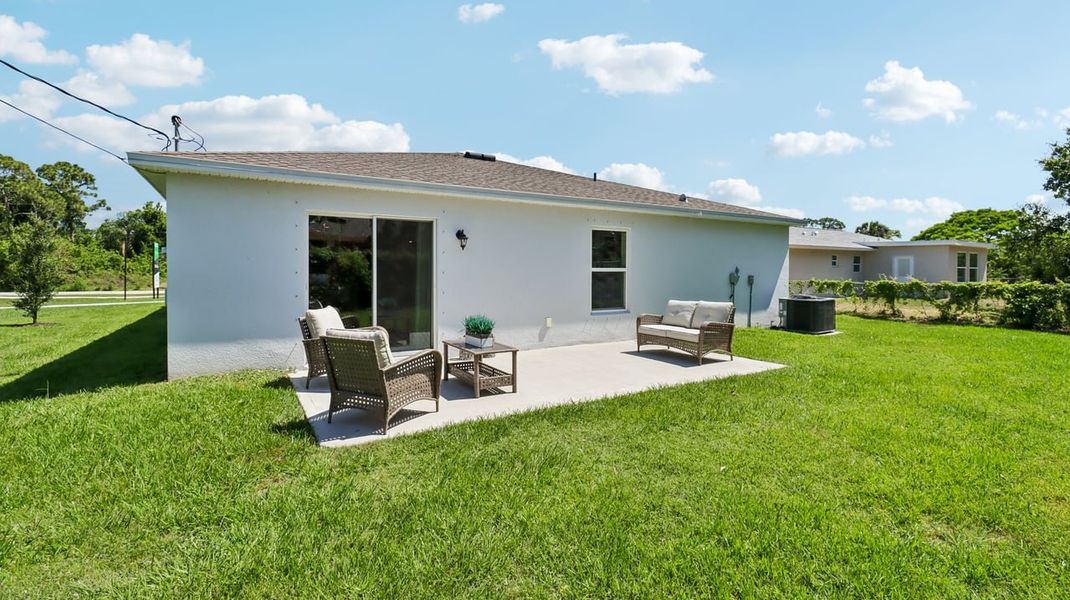 Representative exterior details of a home built from the Marigold by Maronda Homes in Vero Lake Estates, Vero Beach (Image 23).