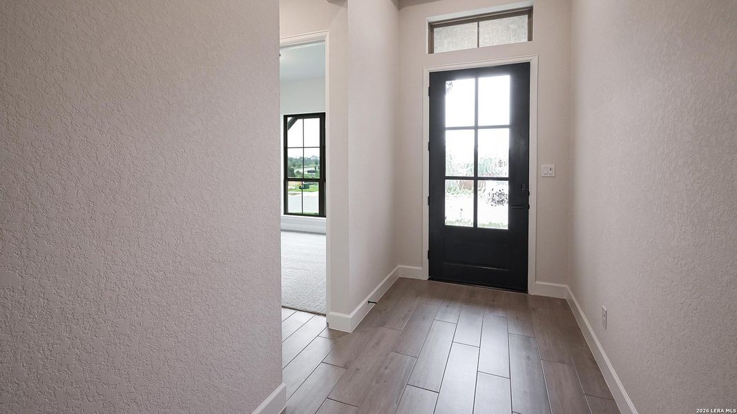 Spacious, unfurnished interior of a new home in Veramendi, New Braunfels (Image 20).