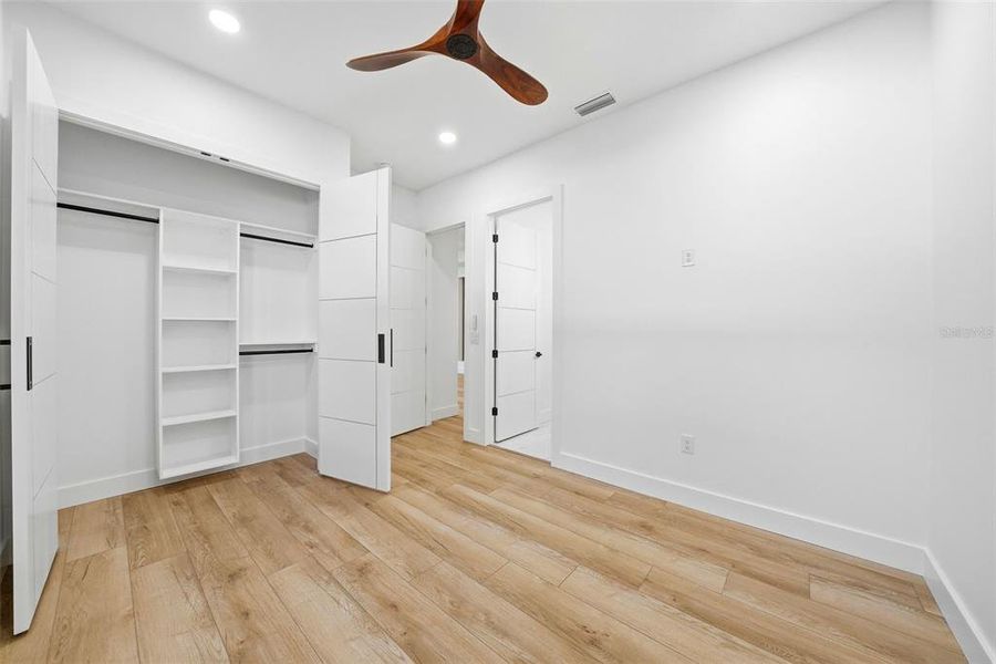 Spacious, unfurnished interior of a new home in , St. Petersburg (Image 39).