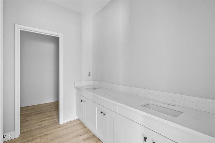 09-Lan 1235 St Regis-9