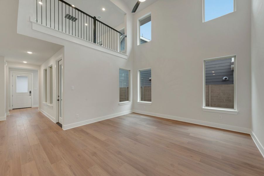 Spacious, unfurnished interior of a new home in Painted Tree, McKinney (Image 15).