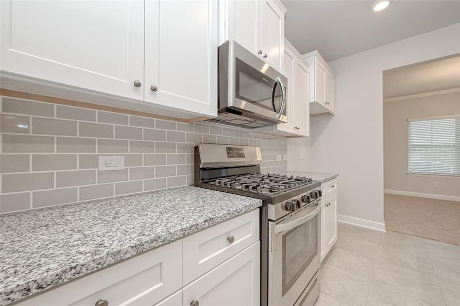 Representative furnished interior of a home built from the Plan 2500 by Adams Homes in The Bluffs at Lafayette, Freeport (Image 8).