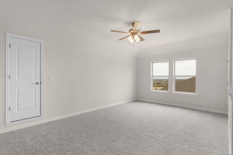 Spacious, unfurnished interior of a new home in Meyer Ranch - Enclave, New Braunfels (Image 20).