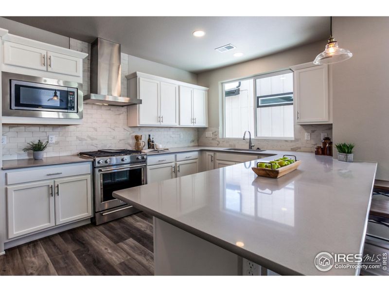 EXAMPLE PHOTO: KITCHEN W/ ISLAND