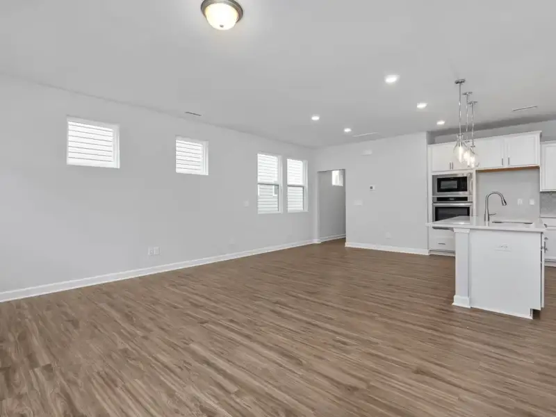 Spacious, unfurnished interior of a new home in Lake Park Villas, Wylie (Image 16).
