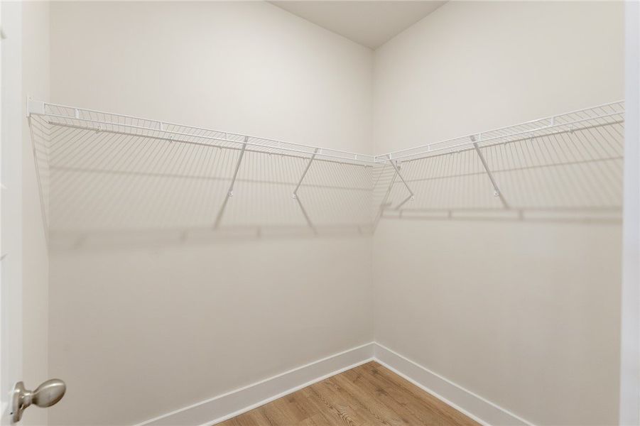 Spacious, unfurnished interior of a new home in Eagle Creek, Central (Image 21).