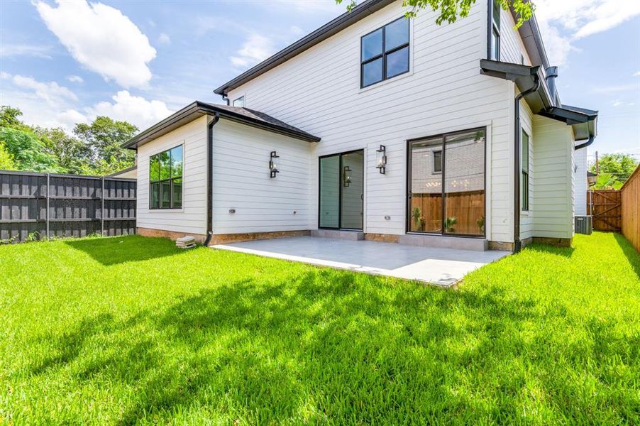 Front exterior of a new home in , Dallas, TX, highlighting curb appeal (Image 21).