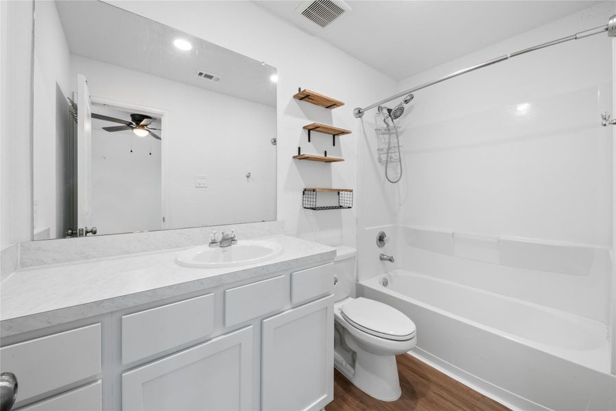 Furnished interior view inside a new home in Santa Fe, Cleveland (Image 3). Furnished interior view inside a new home in Santa Fe, Cleveland (Image 3).