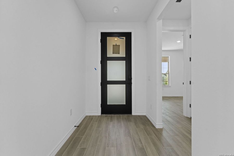 Spacious, unfurnished interior of a new home in Del Webb New Braunfels at Veramendi, New Braunfels (Image 38).