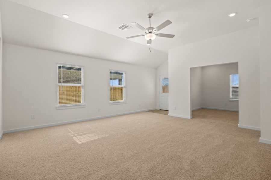 Spacious, unfurnished interior of a new home in Ashland, Houston (Image 15).