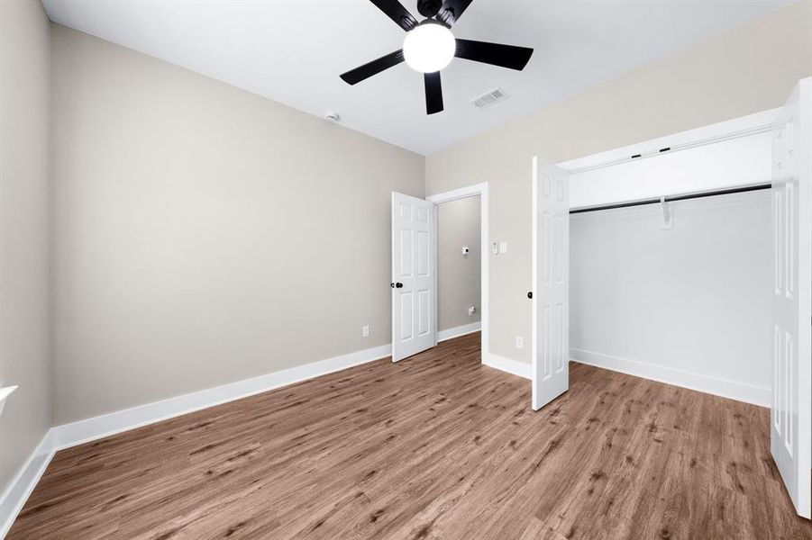 Spacious, unfurnished interior of a new home in , Sulphur Springs (Image 28).