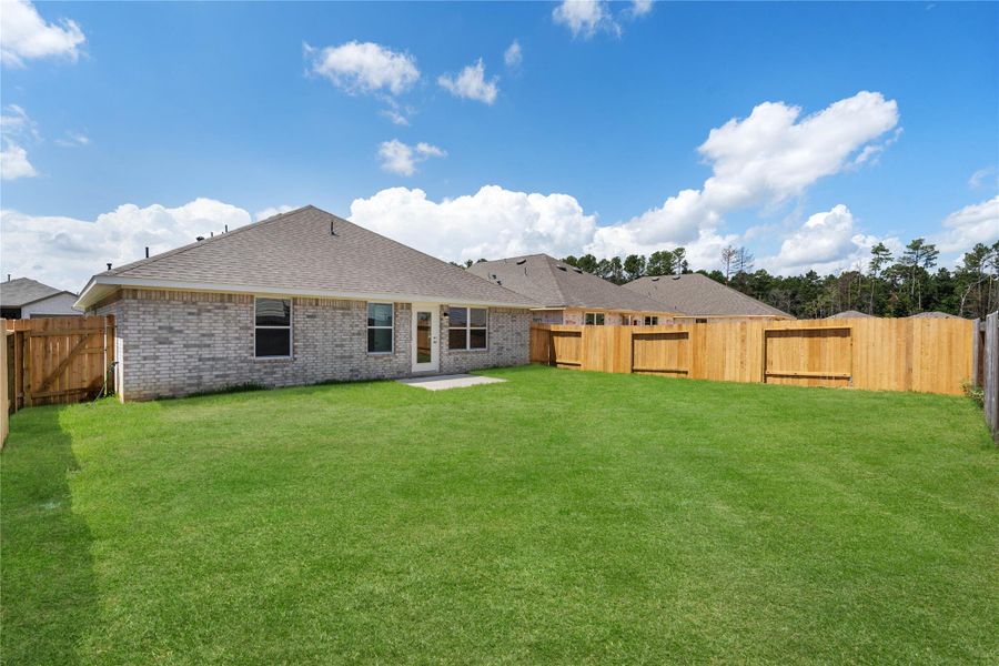 Exterior details and patio area of a home in Grand Oaks Reserve, Cleveland (Image 3).