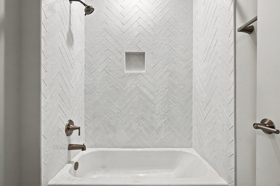 Representative interior finishes for a home built from the The Emerson by RobuckHomes in Stonehenge, Raleigh (Image 161).