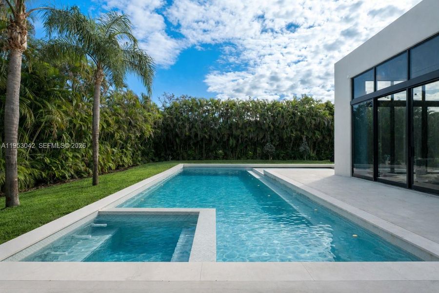 Exterior details and patio area of a home in , Pinecrest (Image 9).