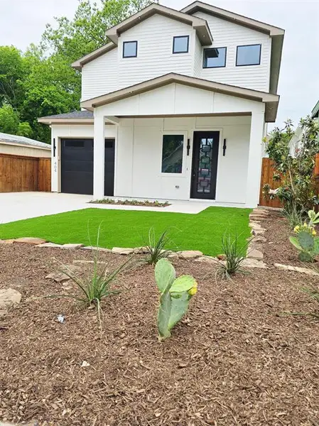 Exterior details and patio area of a home in , Dallas (Image 3).