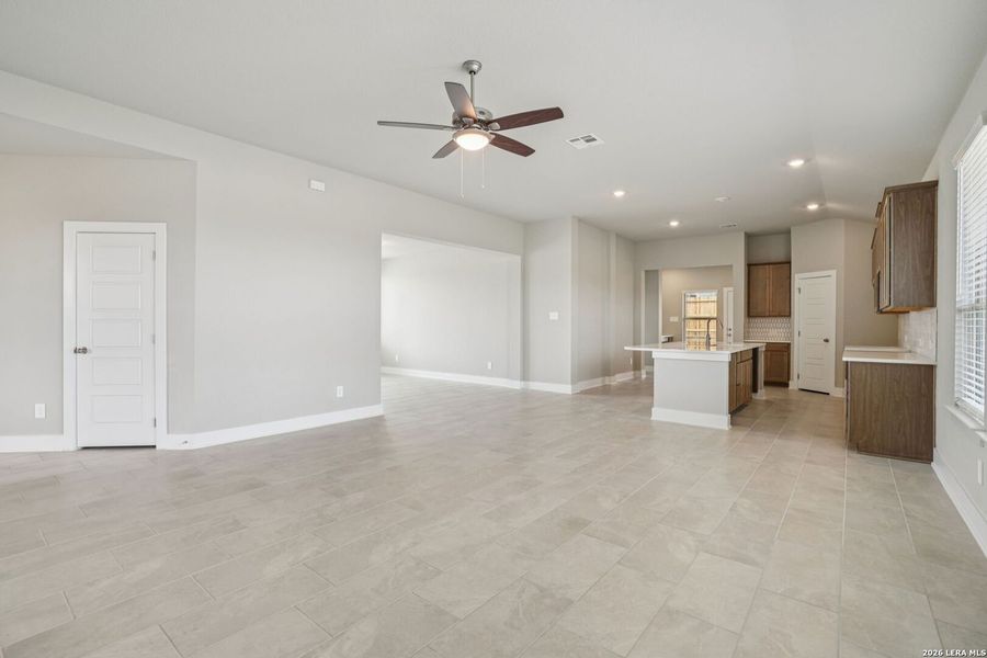 Spacious, unfurnished interior of a new home in Legendary Trails - Premier Series, Cibolo (Image 28).