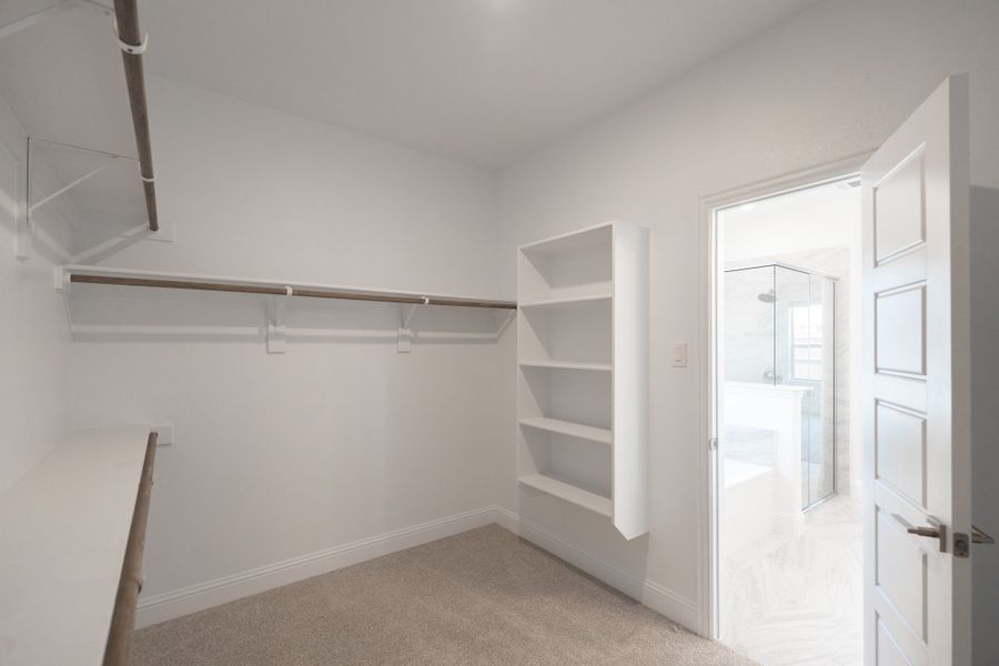 Spacious, unfurnished interior of a new home in Valencia on the Lake, Little Elm (Image 22).