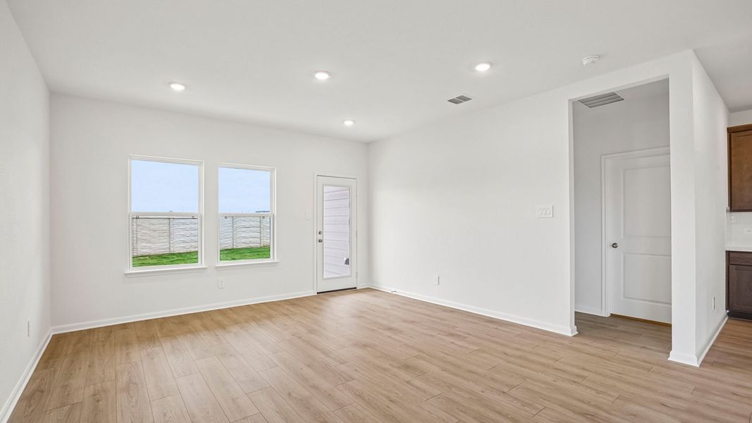 Spacious, unfurnished interior of a new home in Briarwood, Elgin (Image 14).