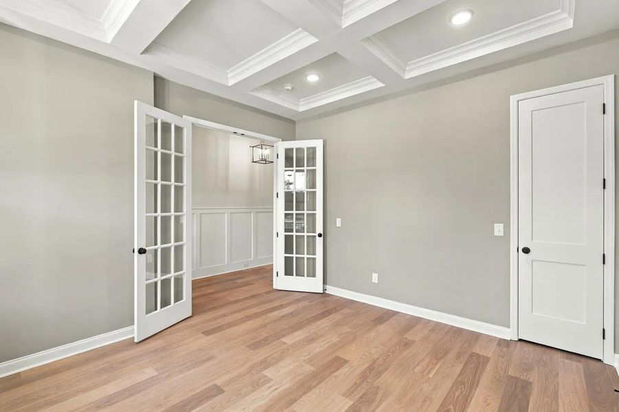 Everly E Home Office