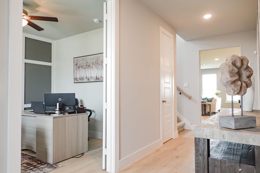 Representative furnished interior of a home built from the The Lilac by Lillian Custom Homes in Polo Ridge, Heath (Image 28).