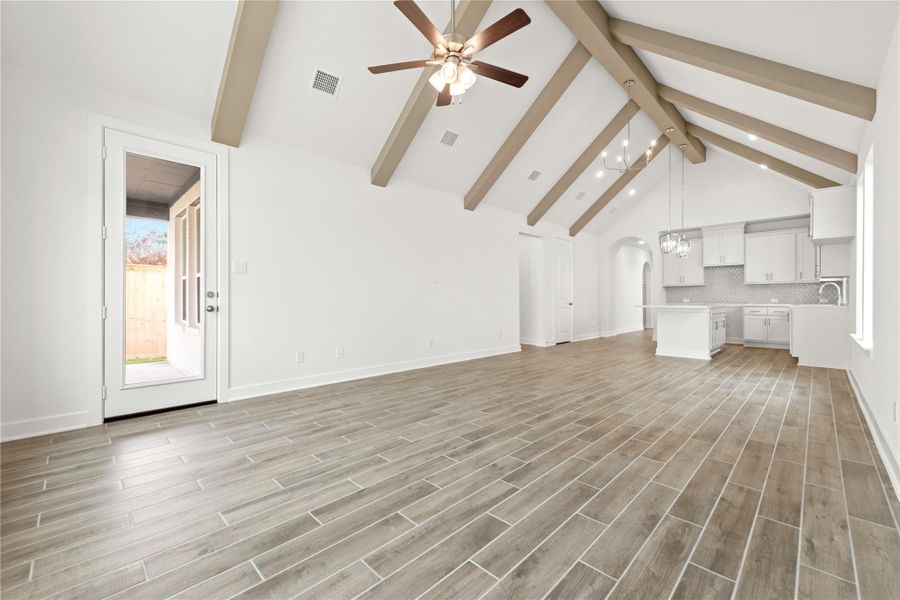 Spacious, unfurnished interior of a new home in Kresston - 40', Montgomery (Image 11).