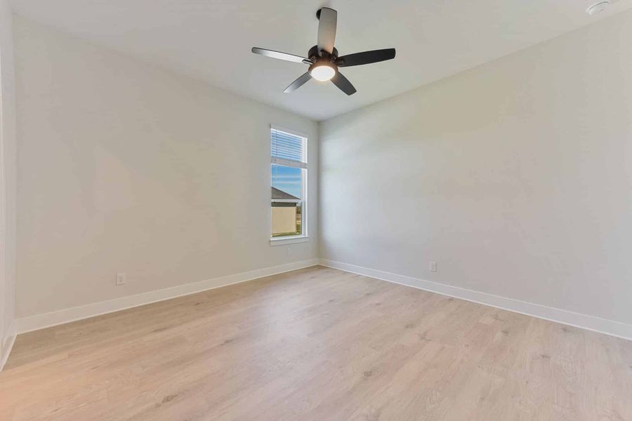 Spacious, unfurnished interior of a new home in Feathergrass, Florence (Image 74).