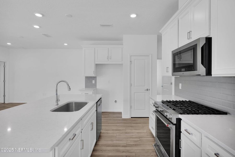 Furnished interior view inside a new home in Murray Farms, Middleburg (Image 11).