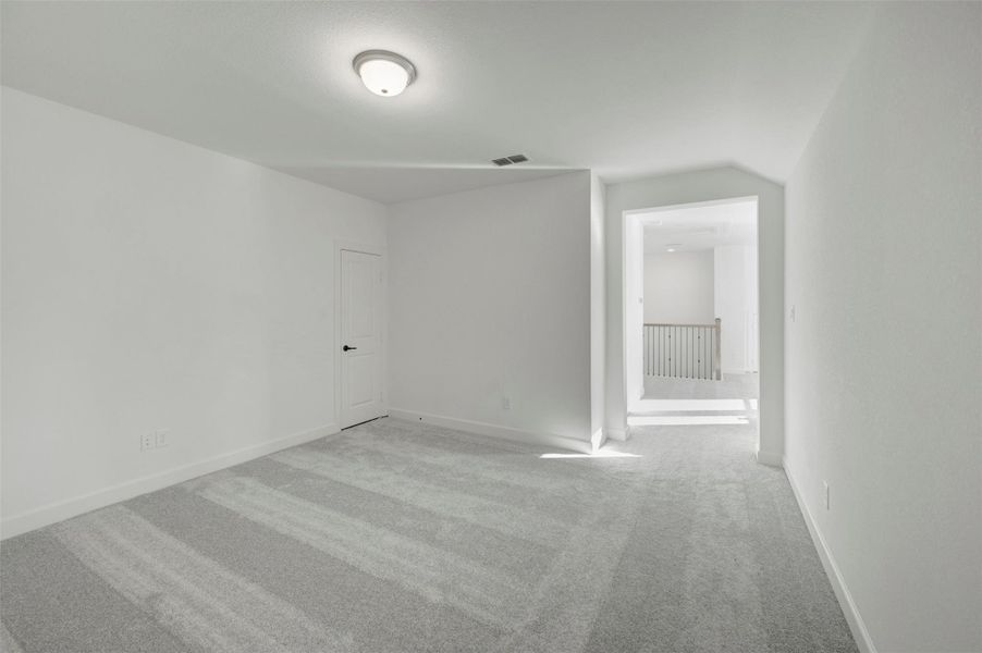 Spacious, unfurnished interior of a new home in Riceland - Enclave Collection, Mont Belvieu (Image 34).