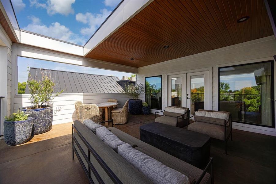 Exterior details and patio area of a home in , Dallas (Image 3).