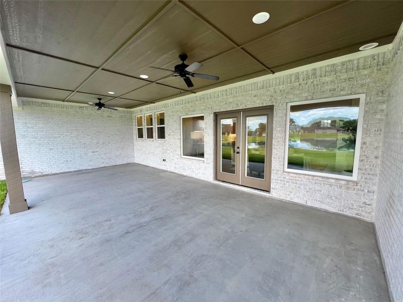Exterior details and patio area of a home in , Angleton (Image 3).