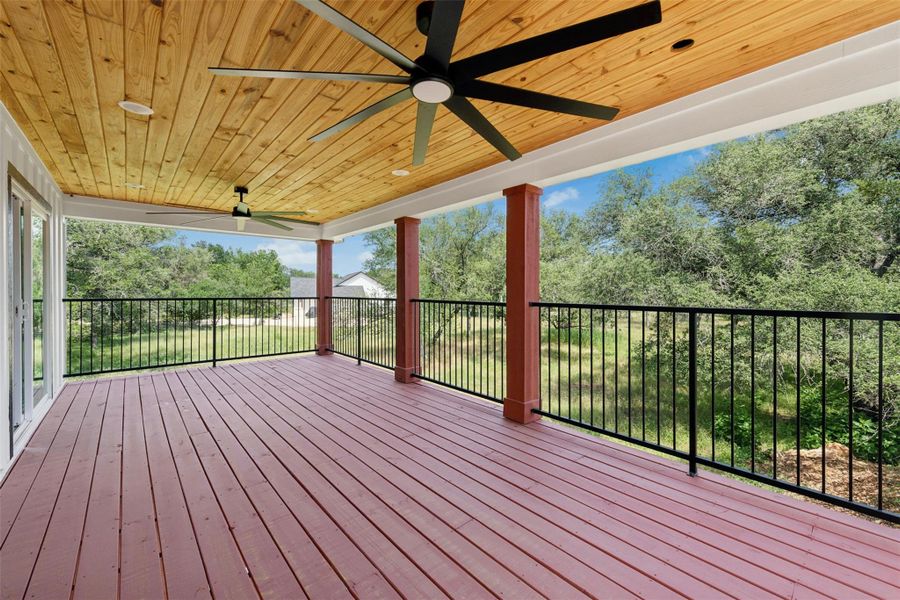 Exterior details and patio area of a home in , Luling (Image 19).