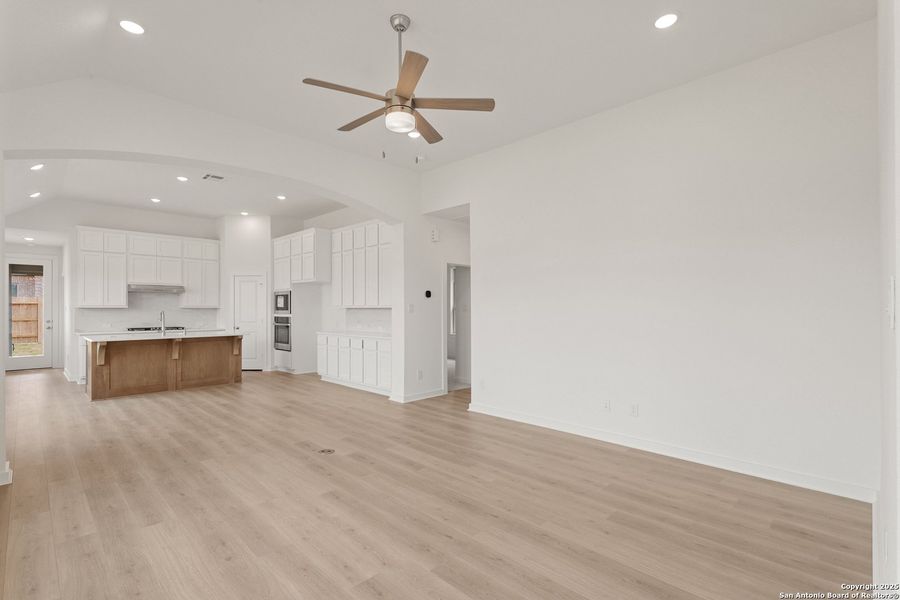 Spacious, unfurnished interior of a new home in Prominence, San Antonio (Image 19).