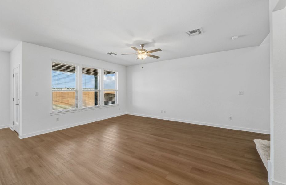 Spacious, unfurnished interior of a new home in Santa Rita Ranch, Liberty Hill (Image 46).