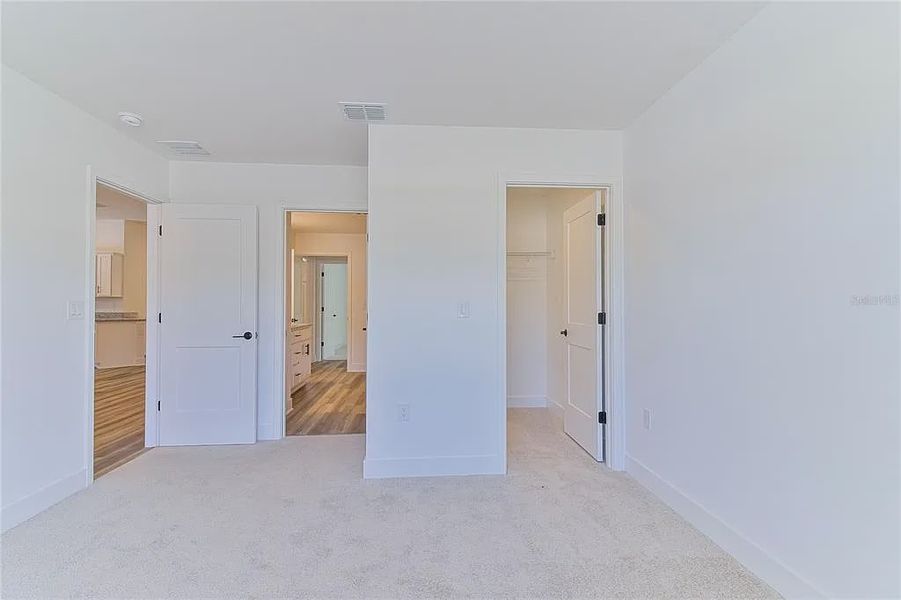 Spacious, unfurnished interior of a new home in Briarwood, Alachua (Image 16).