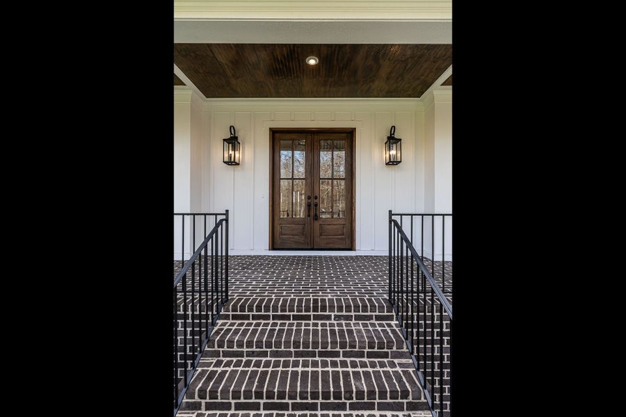 Representative exterior details of a home built from the Oakmont American Farmhouse by Homes by Dickerson in Cattail, Clayton (Image 4).