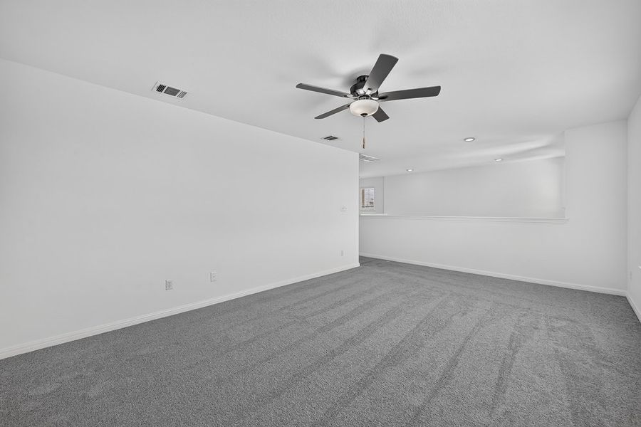 Spacious, unfurnished interior of a new home in Sunfield, Buda (Image 32).