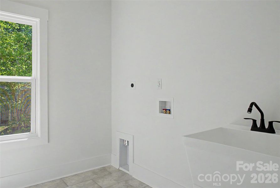Spacious, unfurnished interior of a new home in , Mint Hill (Image 24).