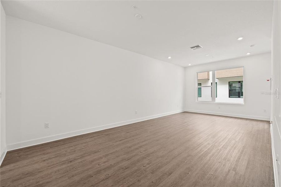 Spacious, unfurnished interior of a new home in Alante, St. Petersburg (Image 22).