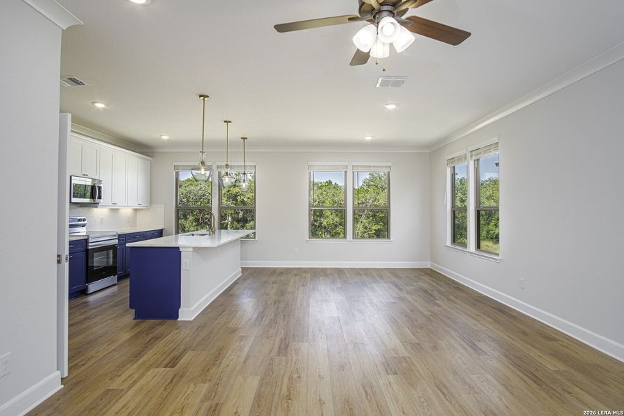 Spacious, unfurnished interior of a new home in Friedrich Hill, San Antonio (Image 8).