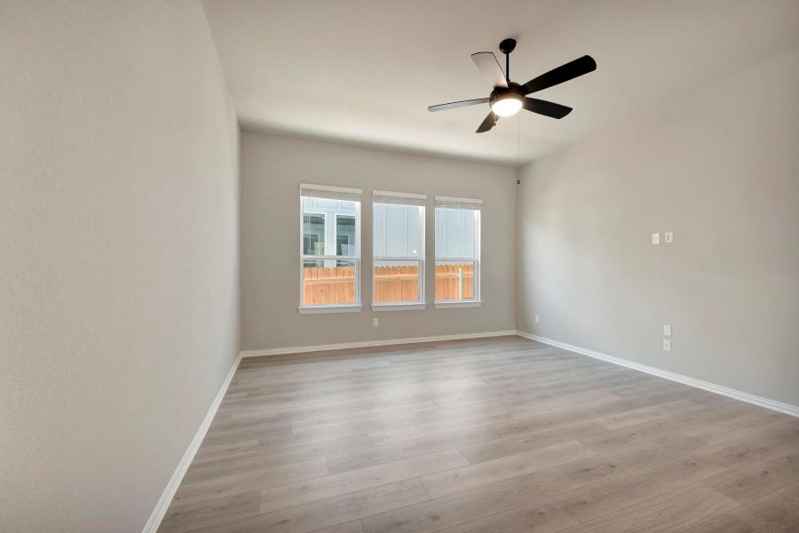 Spacious, unfurnished interior of a new home in Heritage, Dripping Springs (Image 20).