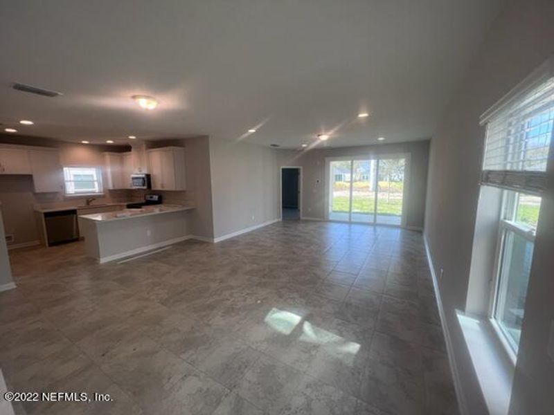 Spacious, unfurnished interior of a new home in TrailMark, St. Augustine (Image 9).