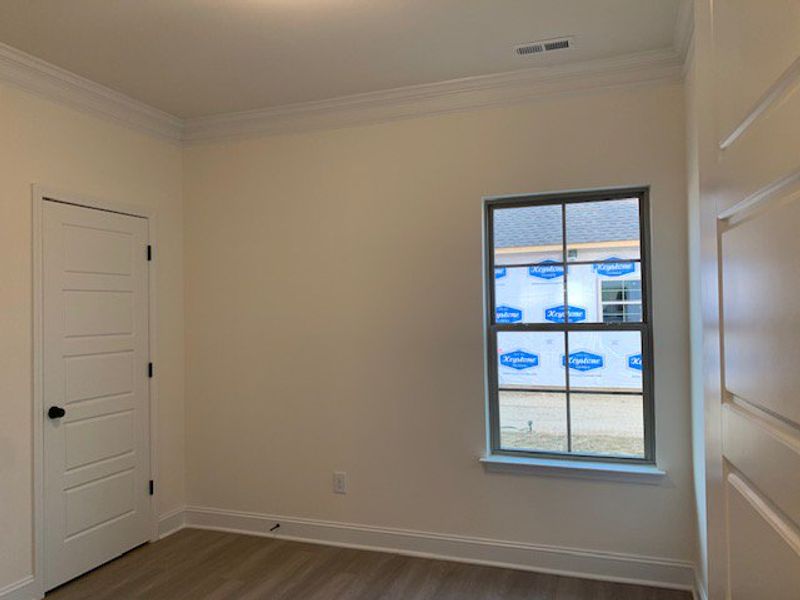 Spacious, unfurnished interior of a new home in Royal Pines, Trinity (Image 16).