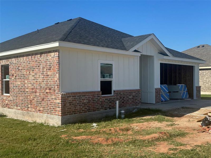 Exterior details and patio area of a home in , Clyde (Image 3).