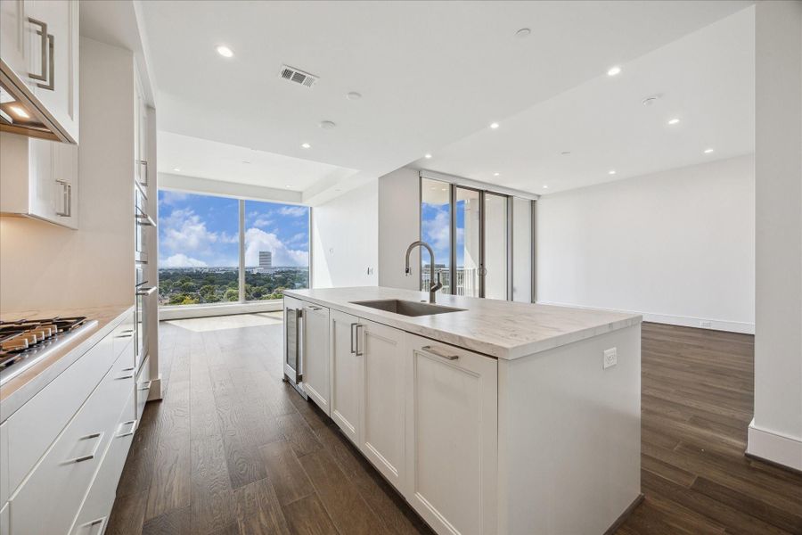Spacious floor-plan interconnected with natural flow between the kitchen, living and dining area Spacious floor-plan interconnected with natural flow between the kitchen, living and dining area